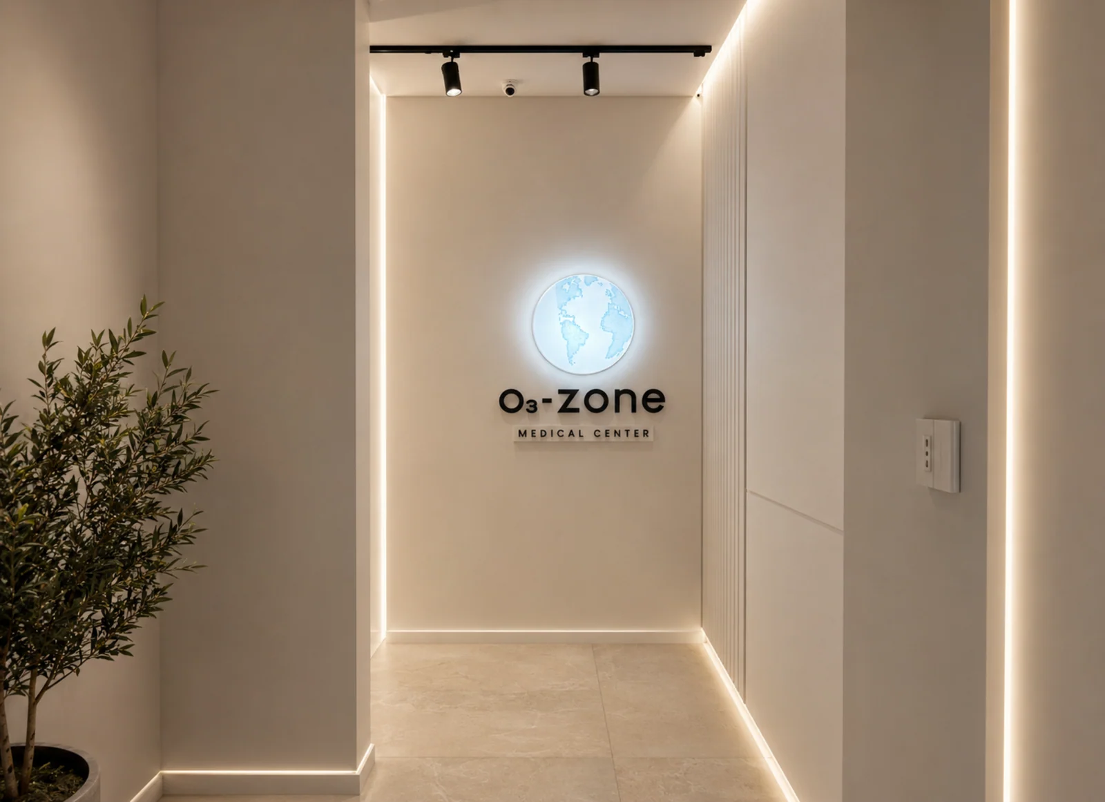 Ingresso interno con insegna O-Zone Medical Center